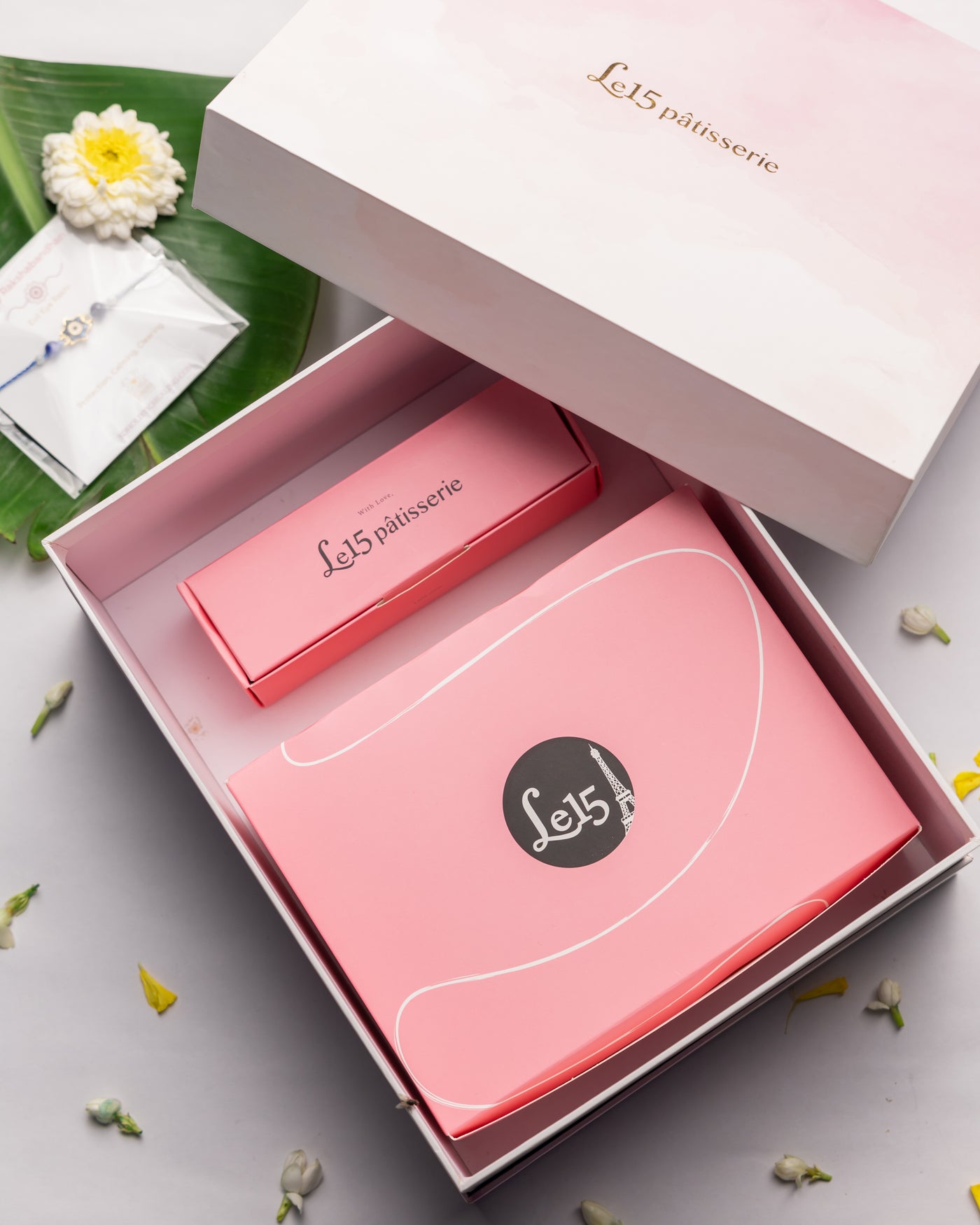 Le15 Classic Gift Box (Eggless)